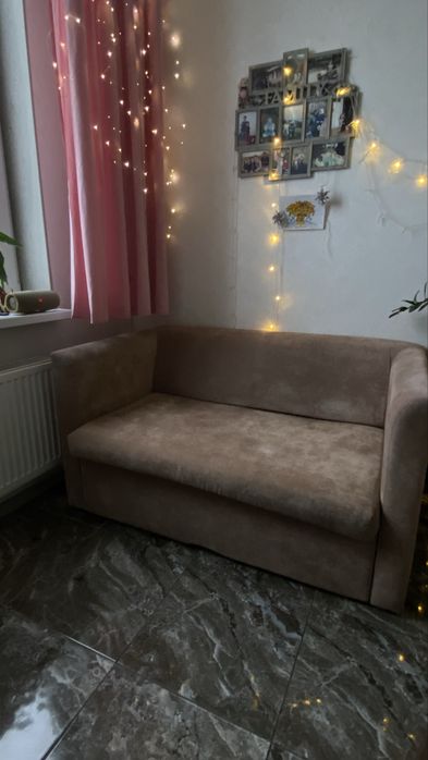 Компактний диванчик. Розкладний.Зі спальним місцем.