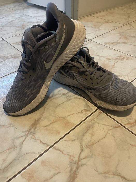 Buty do biegania Nike Revolution rozmiar 45,5 29,5 cm