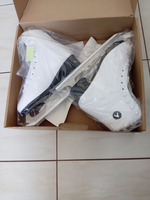 Lyzwy fugurowe 41 ocieplane. 41