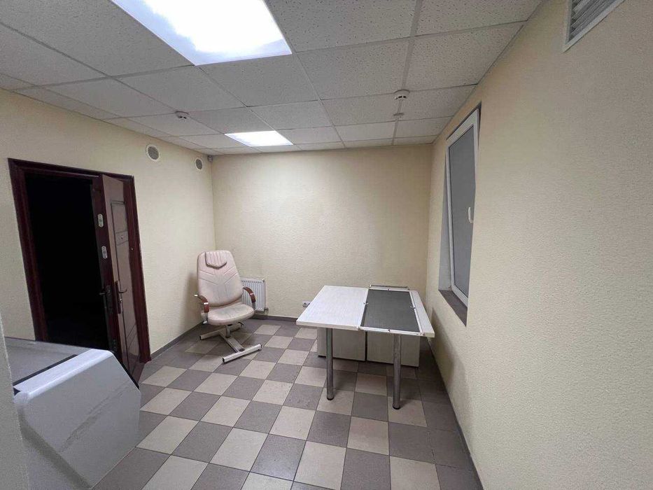 Здається приміщення цокольного поверху по вул Олега Міхнюка