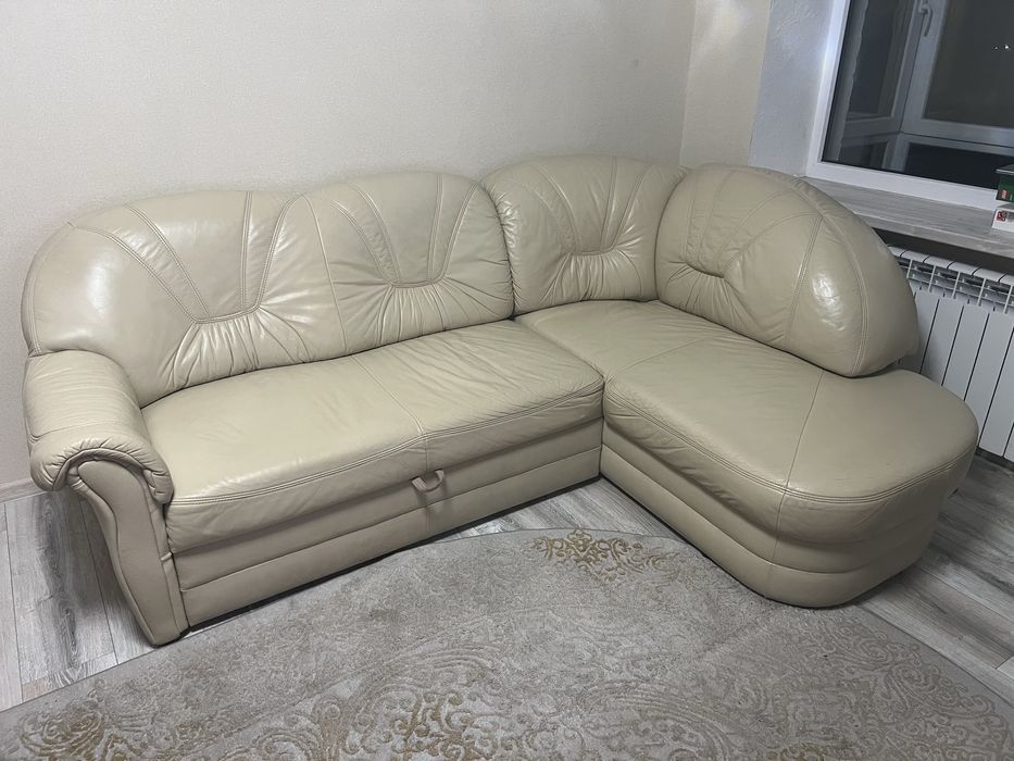 Шкіряний кутовий розкладний диван