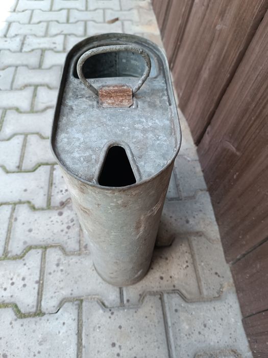 Konew, kanister nalewak paliwa PRL