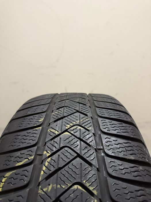 Зимова гума Pirelli Sottozero 3 245/45 R18