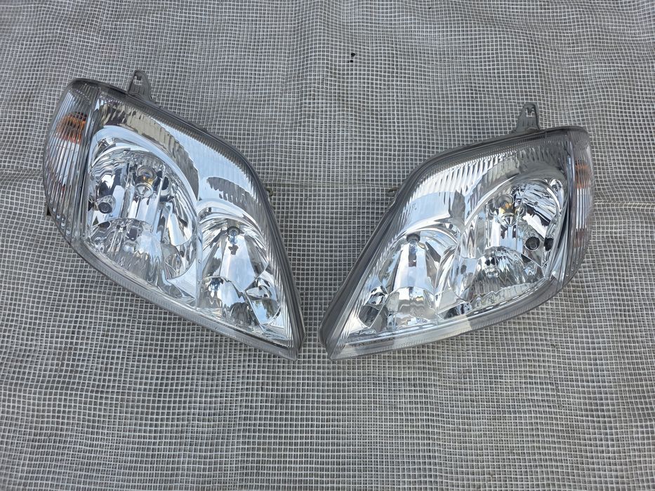 Toyota Corolla e12 2001-2007 lampa reflektor prawy lewy komplet Europa depo Kombi sedan wersja europejska