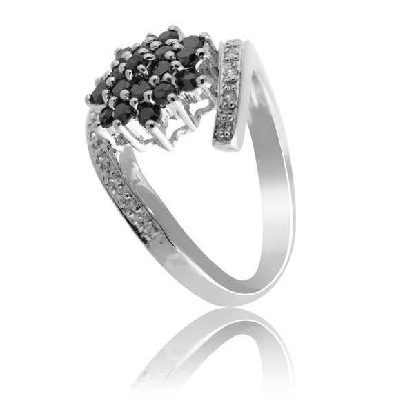 Золотое кольцо с черными бриллиантами