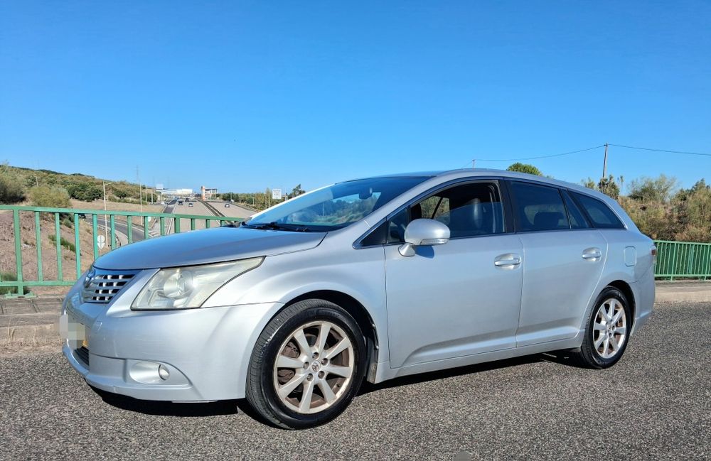 Vendo Toyota Avensis SW 2.0 D-4D Exclusive, nacional, de dezembro de 2010