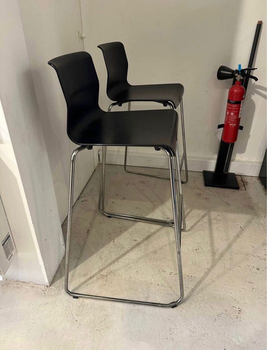 Cadeiras Altas Pretas