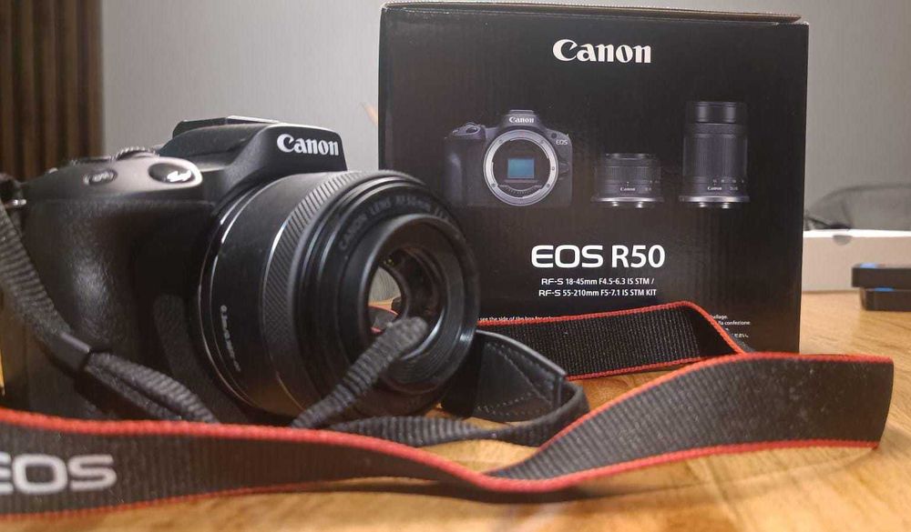 Canon EOS R50 + RF-S 18-45mm IS STM + RF-S 55-210mm IS STM + 2 aku.
