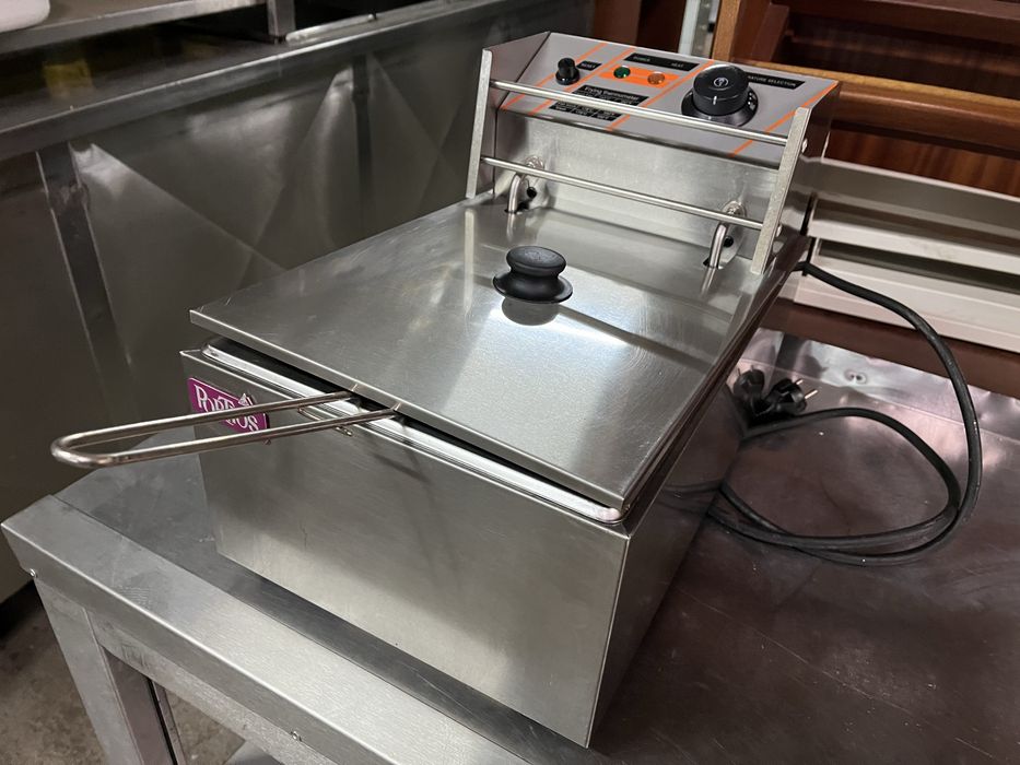 Fritadeira monofásica em inox de 6 lt nova