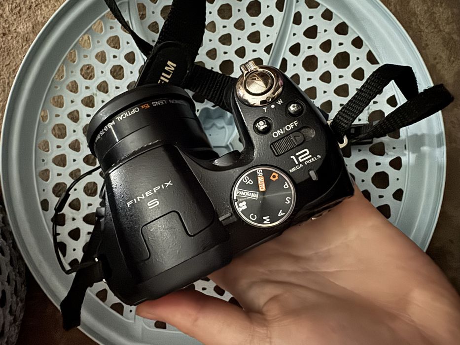 Фотоапарат: Fujifilm FinePix S1500.