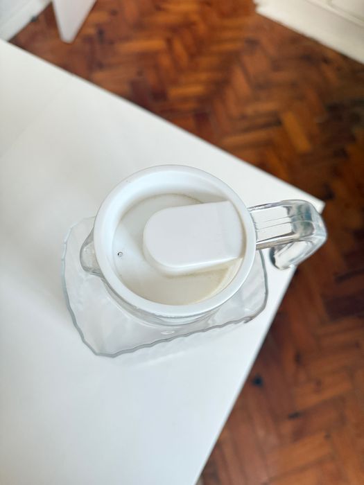 Jarro com tampa em vidro 1,8L