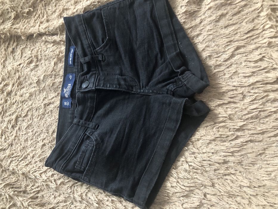 Чорні шорти