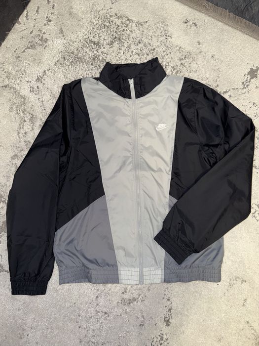 Вітровка Nіkе.