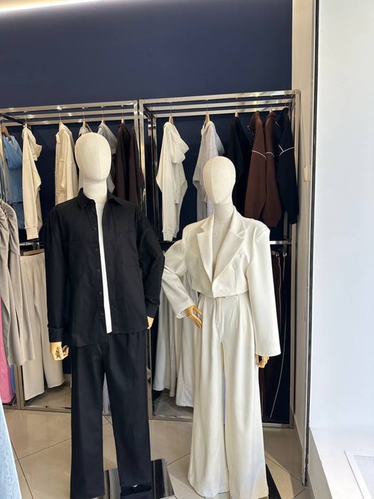 Манекени 2 жіночих і 1 чоловічий