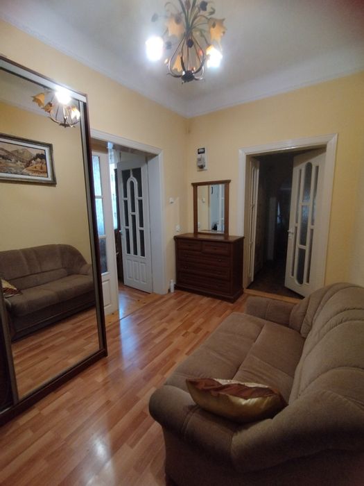 Продається пів особняк район вулиці Вовчинецькій