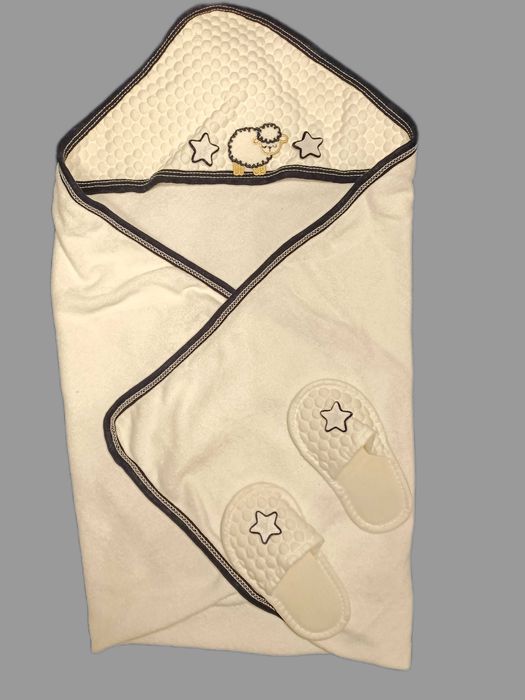 Подарунковий комплект для фотосесій і купання малюка. Рушник+шльопанці