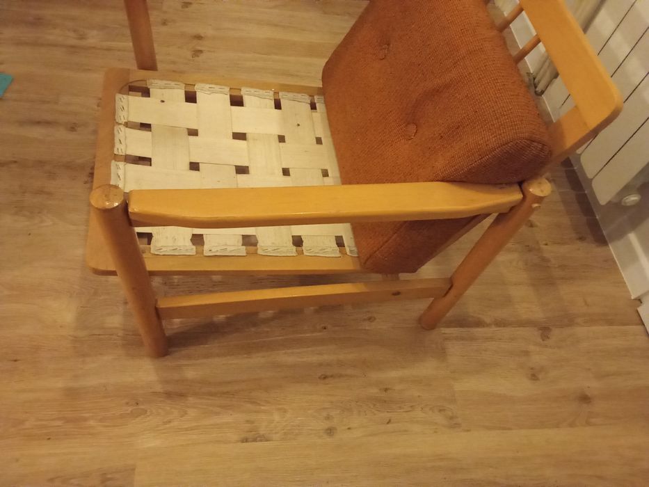 Sprzedam fotel z czasów PRL-u.