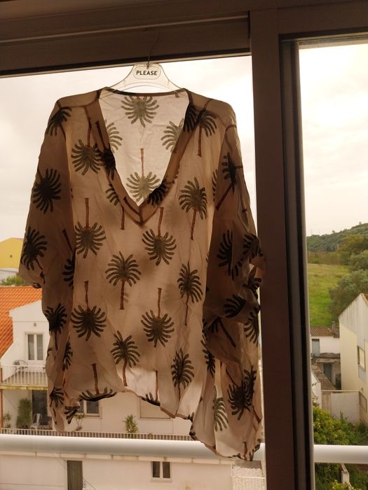 Tunicas, amarela tamanho L , estampada oversize 2 euros cada