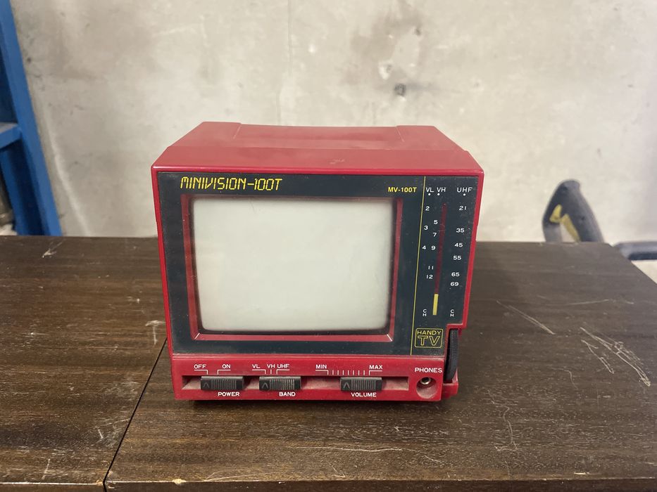 Mini telewizor turystyczny 12v zabytek