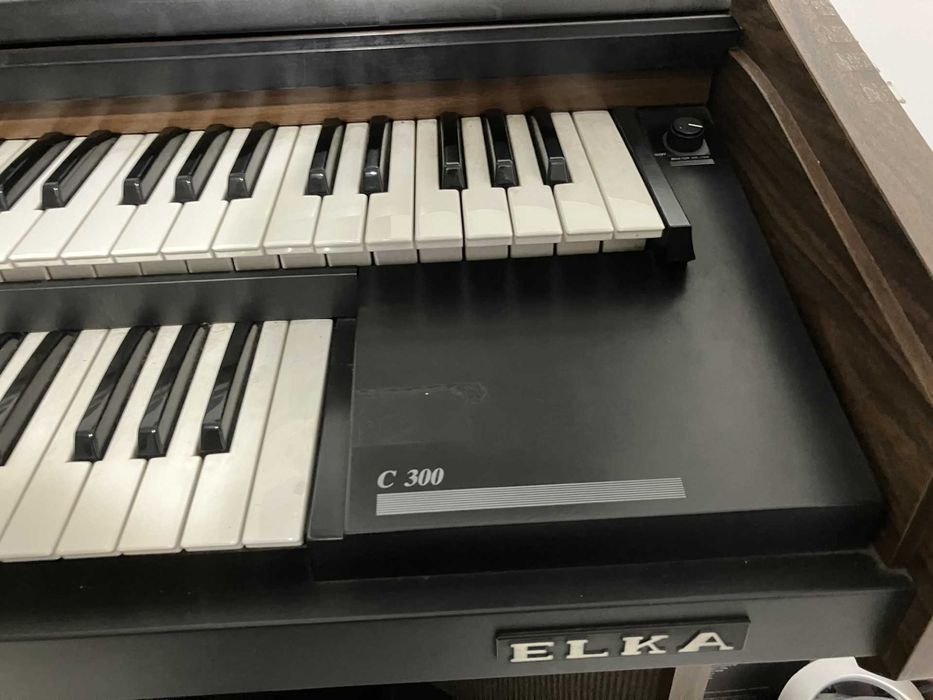Orgão Elka, de sala, 2 teclados