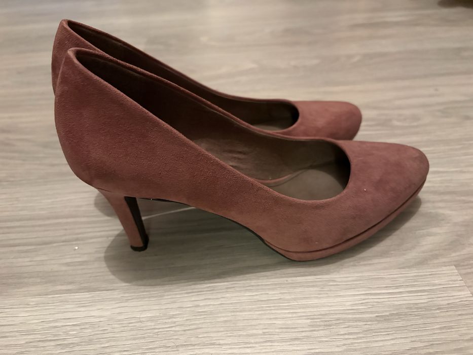 Czółenka zamszowe Tamaris fioletowe 39