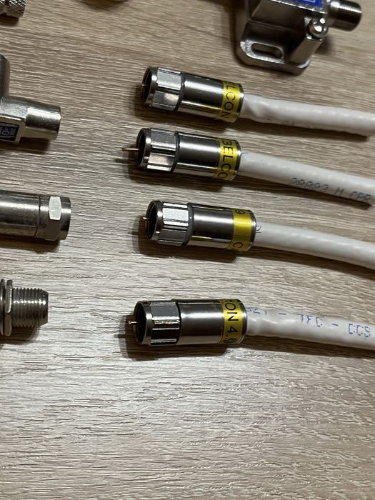 Zestaw TV/SAT: Odgałęźnik Teleste, kable Cabelcon, wtyki F, złączki