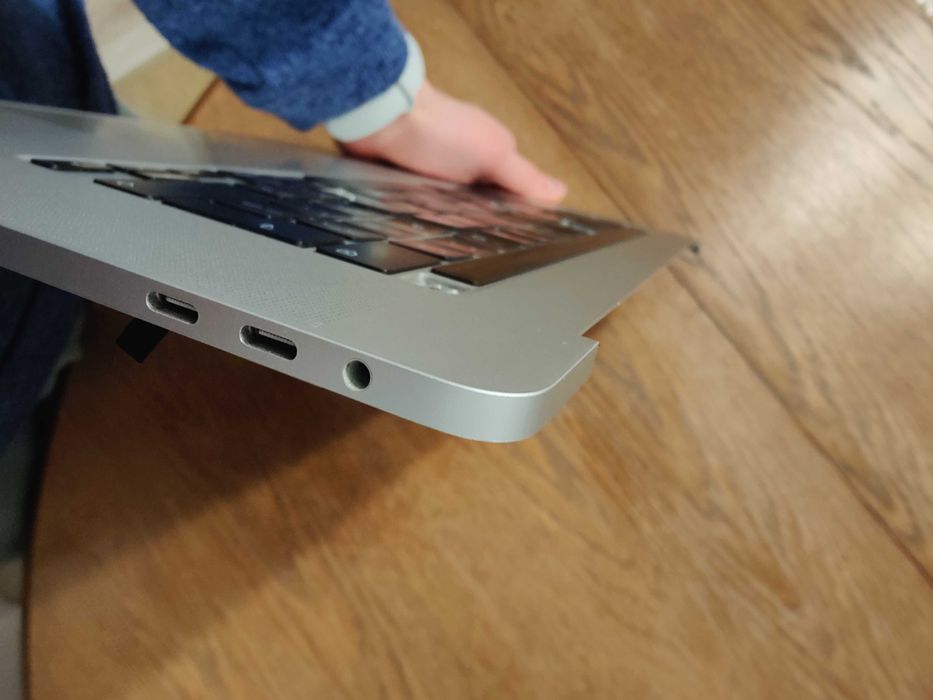 Palmrest Obudowa Silver Macbook pro 16 2019