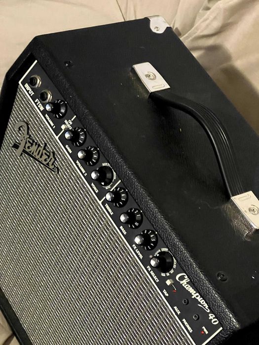 Fender Champion 40W + pedal Footswitch Fender