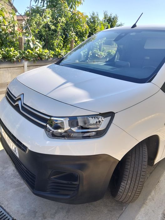 Vendo uma carrinha