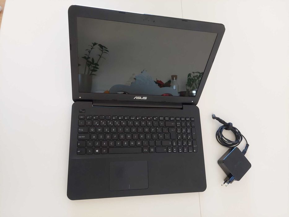 Portátil ASUS 554L (A Funcionar)