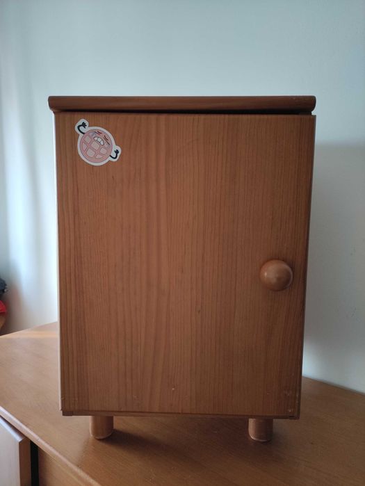 Mobiliário de quarto (cómoda e mesinhas de cabeceira)