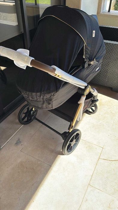 Carrinho de bebê Trio novo