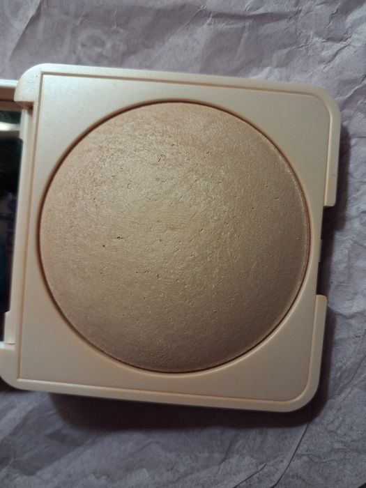 Tarte Amazonian Clay radiant puder wypiekany