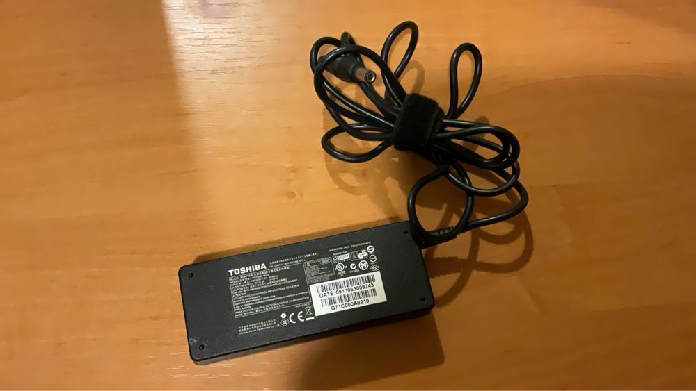 Зарядний пристрій 15v, 18v, 19v, 19.5v