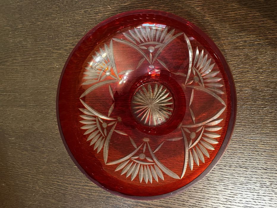 Изделия из красного и рубинового стекла.Ваза,конфетница,рог, графин