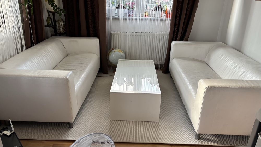 Komplet mebli wypoczynkowych i do saloni  (2 sofy, ława i regał)