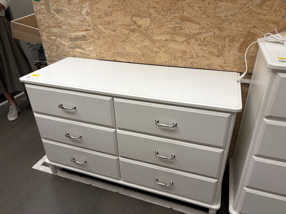 Szafa IKEA TYSSEDAL + komoda IKEA + GRATIS telewizor JVC 32”