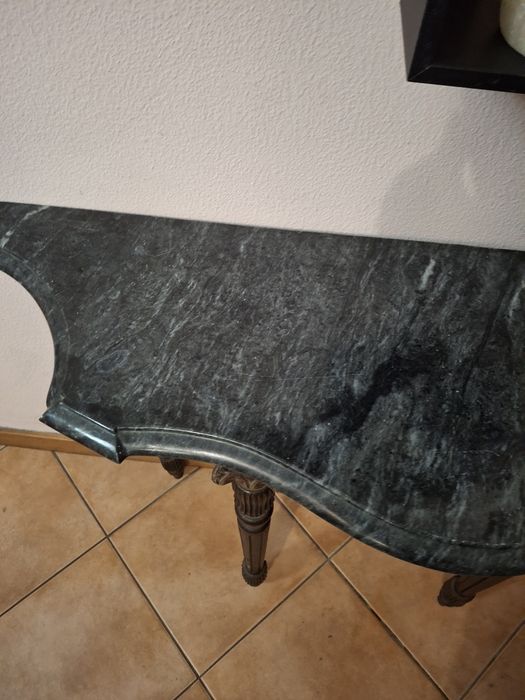 Consola Antiga de Parede em Madeira Trabalhada com Tampo em Mármore