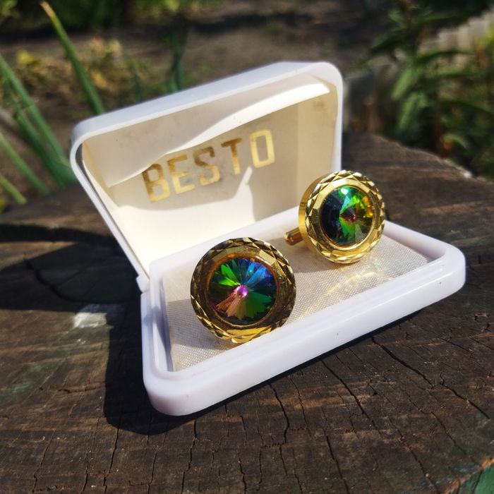 Сувенир запонки красивые