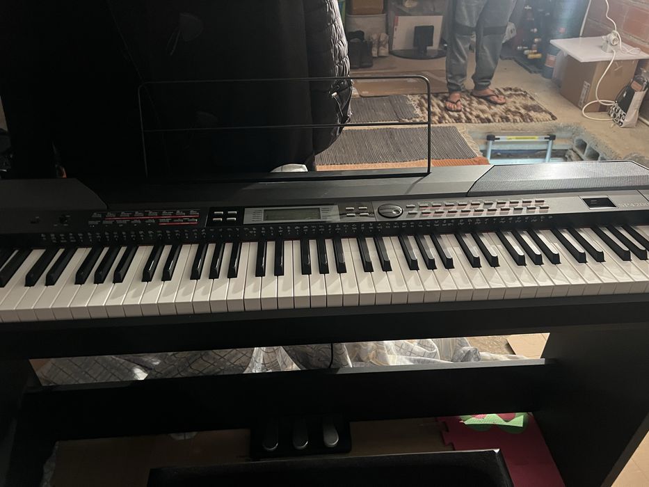 Orgão Medeli 88 teclas c/pedais+ banco c/regulacão de altura