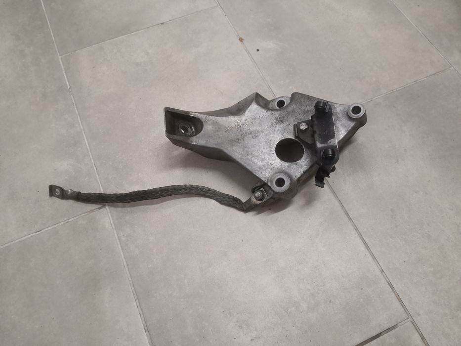 Wspornik łapa silnika BMW e90 e91 e92 e87 e81 e82 e88 N47 lewa