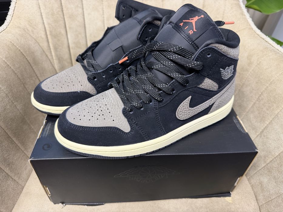 Nike Air Jordan 1 MID SE