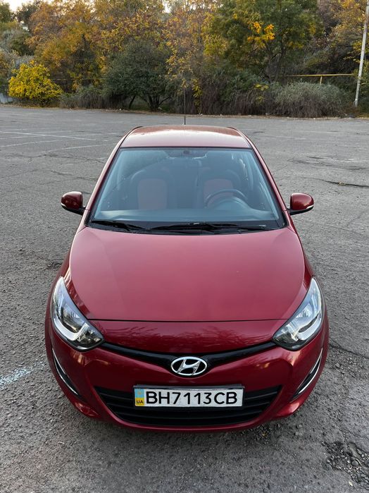 ЭКОНОМНЫЙ городской автомобиль  Hyundai i20, 2014 года