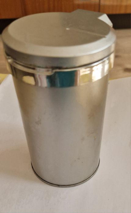 Popielniczka zamykana i podświetlana