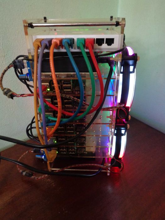 [Usado] Cluster custom-made com 6 placas Raspberry Pi 3B