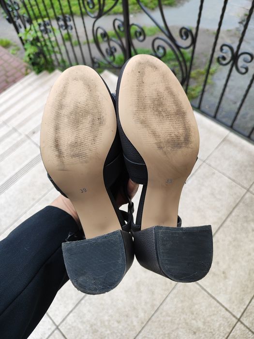 Туфлі босоніжки з натуральної шкіри фірми Vif