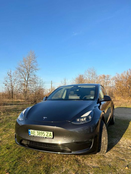 Продам авто TESLA model Y 2024