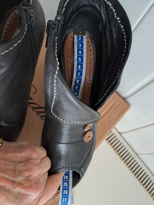 Botki z czarnej skory, peep-toe, marki Badura, r. 38