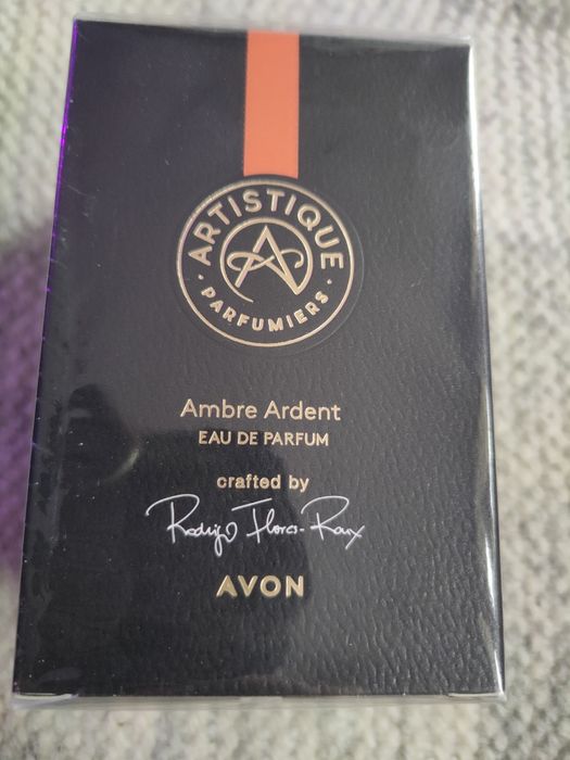 Artisique ambrę ardent nowe folia avon