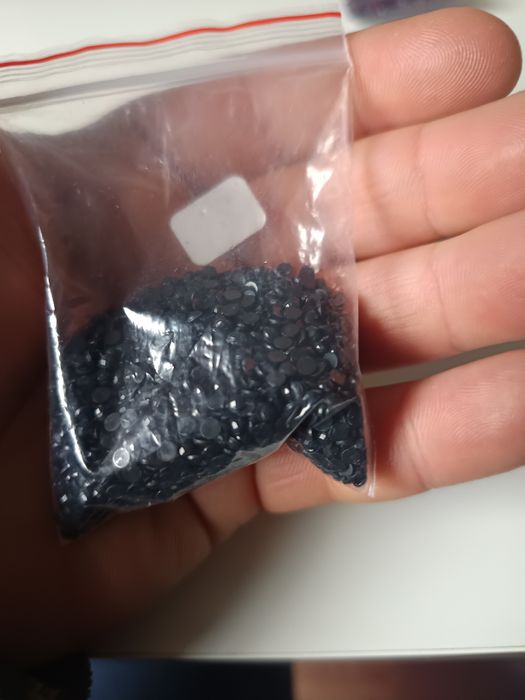 Pequenas turmalinas negras